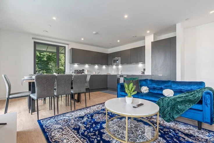 Flat Plaistow Road in Greater London