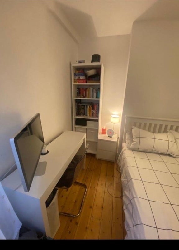 Room Fulham Palace Road in Greater London