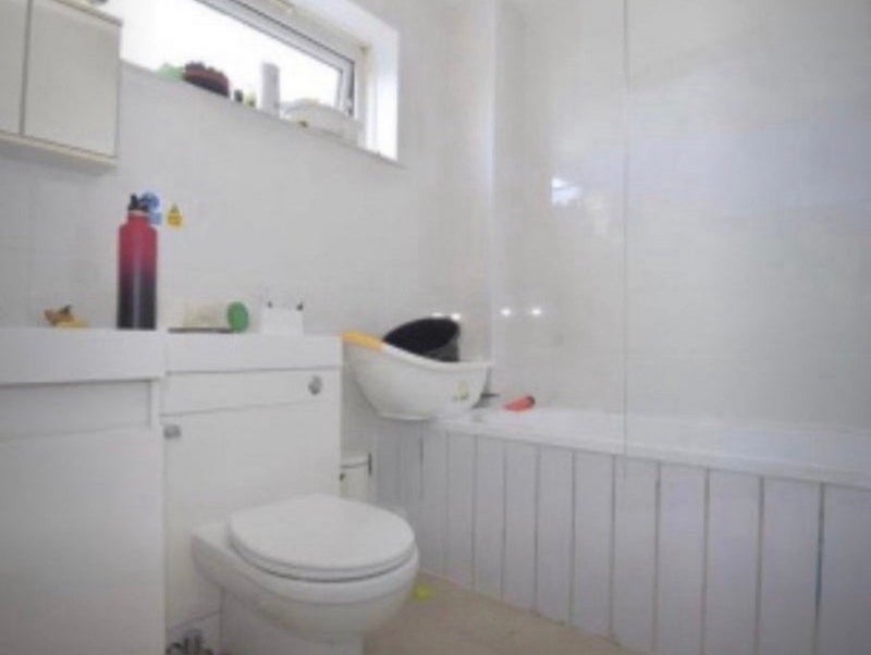 Room Martindale Crescent in Manchester