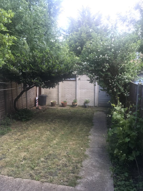 House Chigwell Road in Greater London