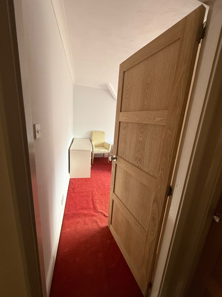 Room Bishops Close in Greater London