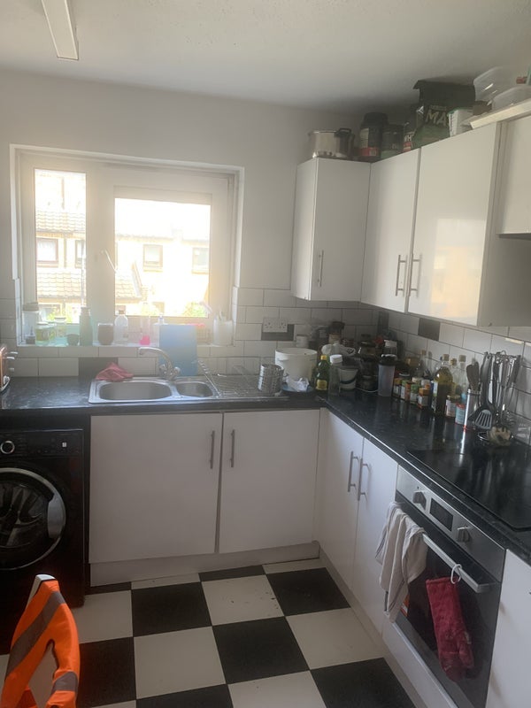 Room Rosebank Gardens in Greater London