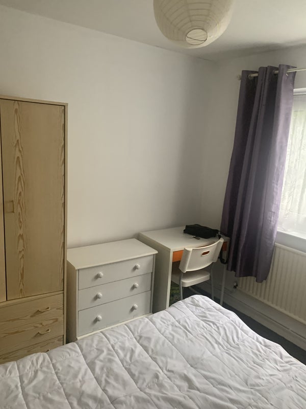 Room Rosebank Gardens in Greater London