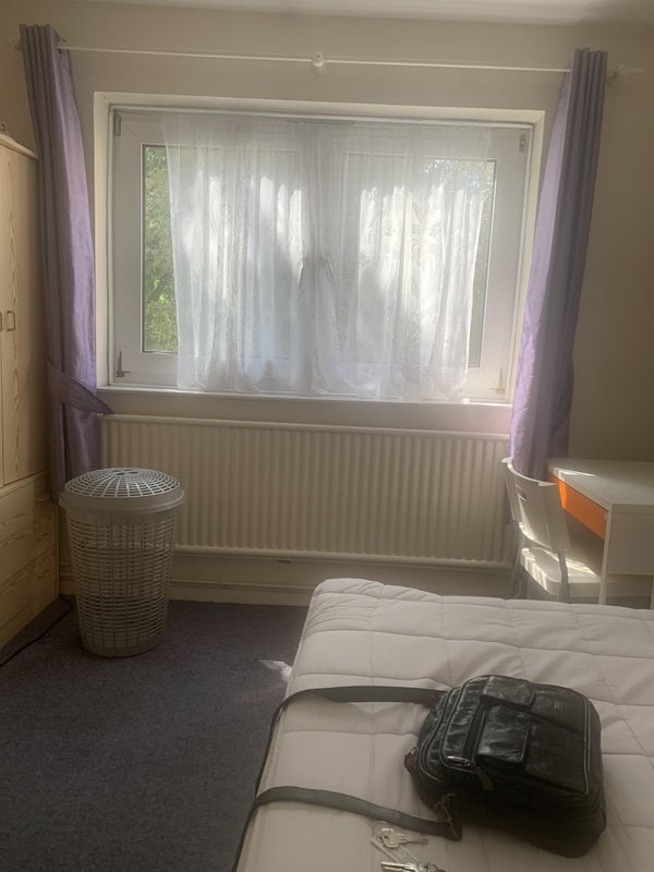 Room Rosebank Gardens in Greater London