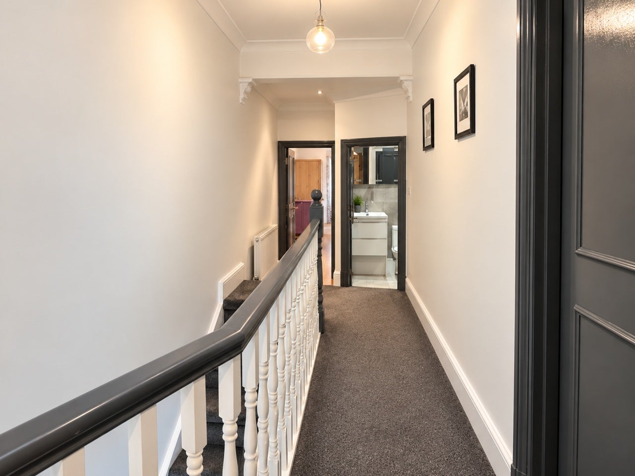 Flat Hainault Road in Greater London