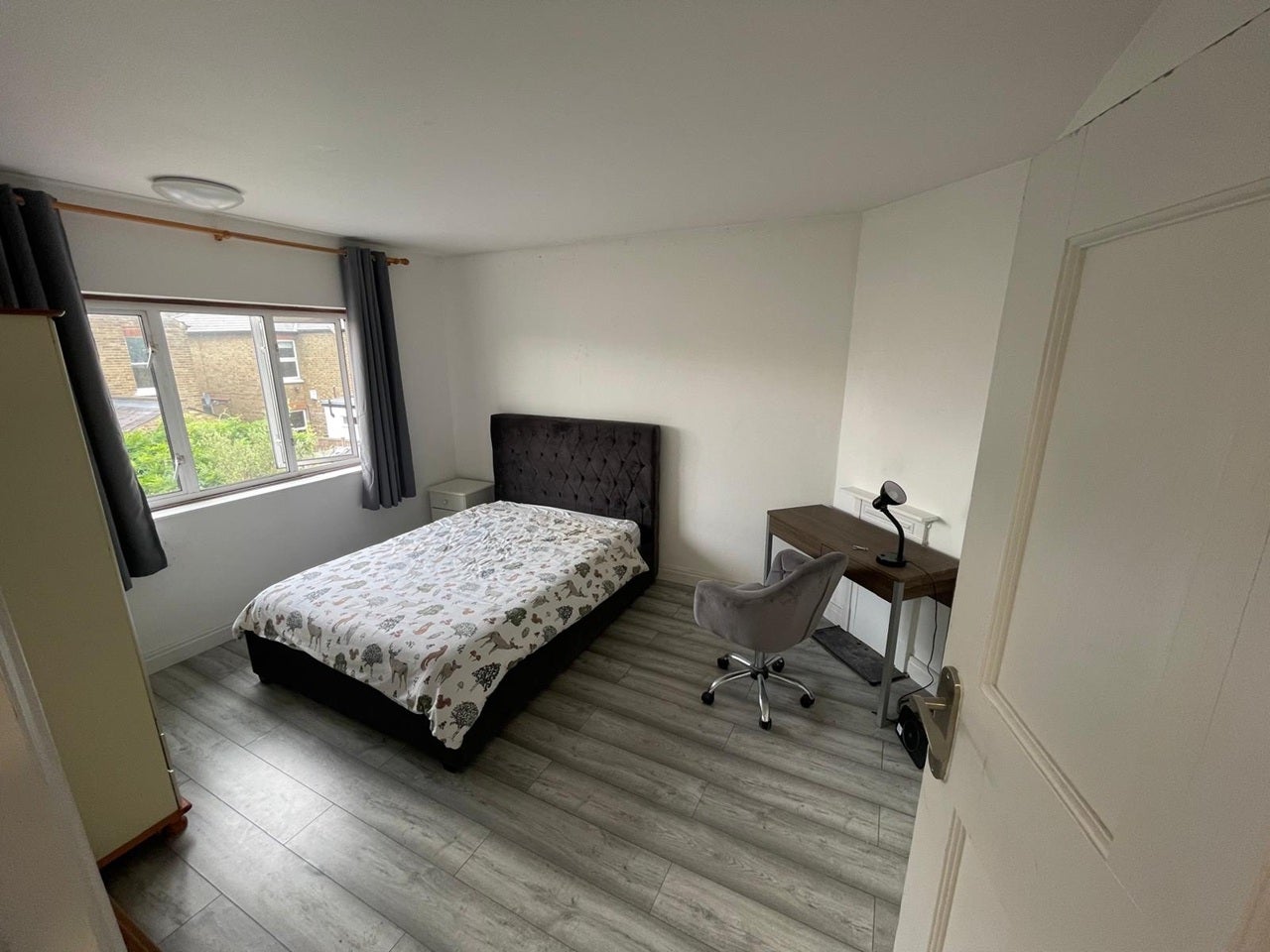 Room Alfred Road in Greater London