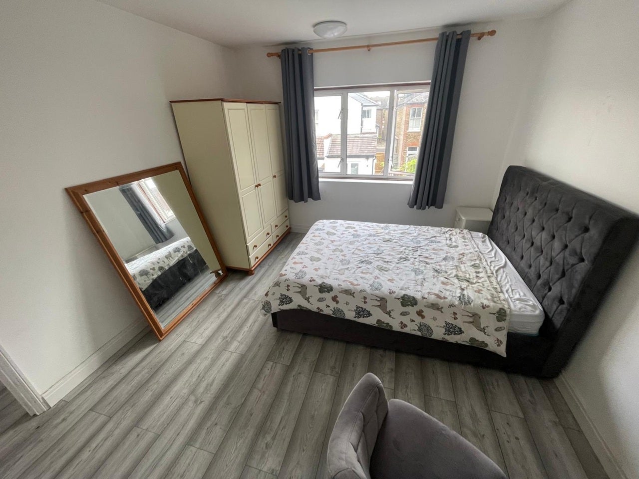 Room Alfred Road in Greater London