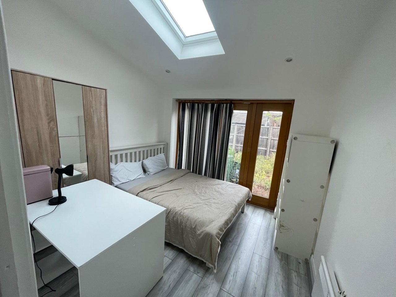 Room Alfred Road in Greater London