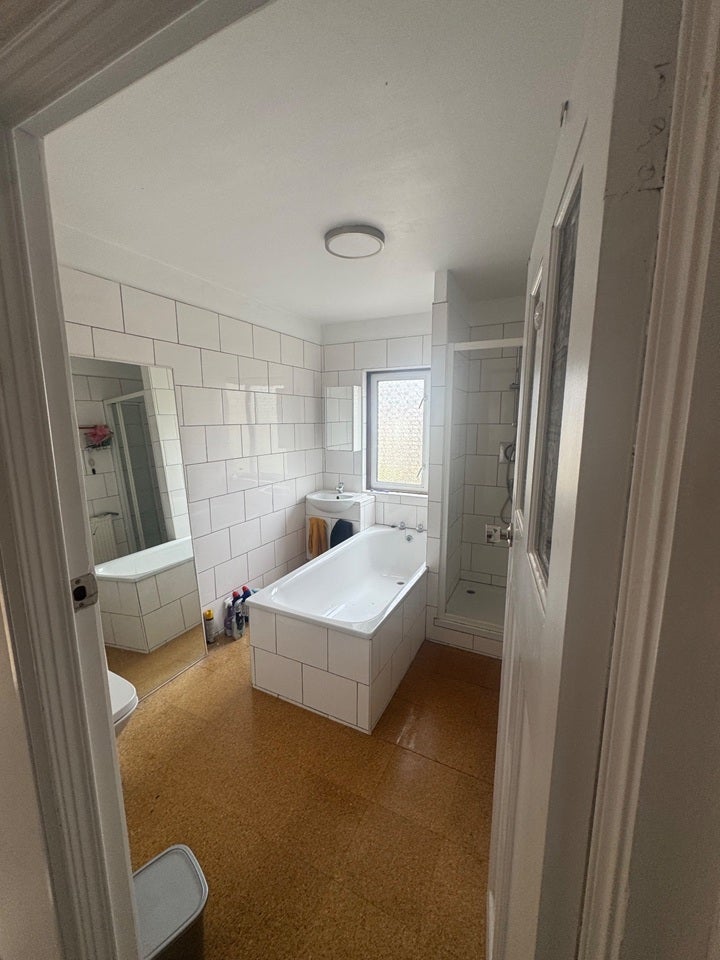 Room Alfred Road in Greater London