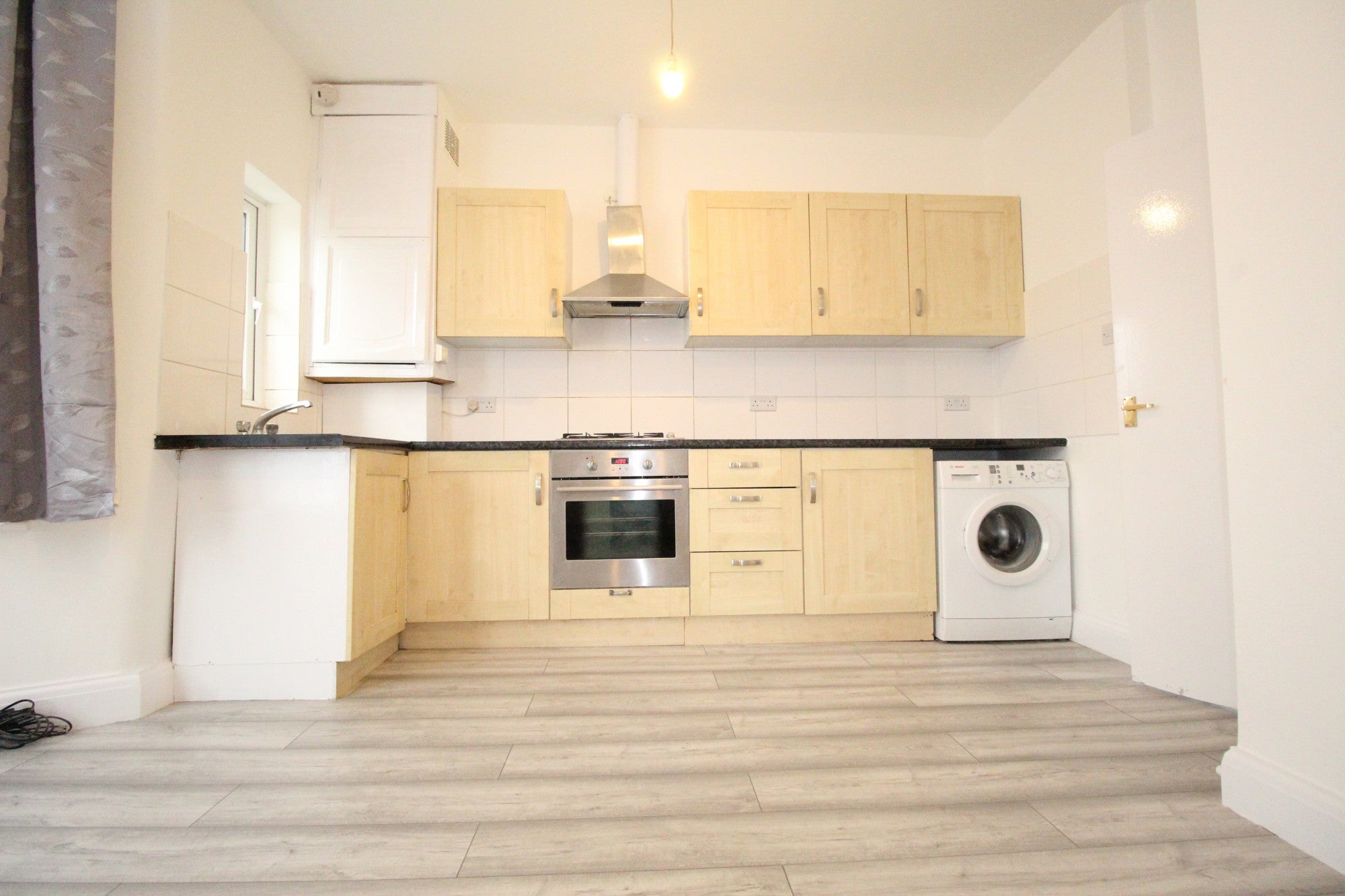 Flat Elgin Road in Greater London