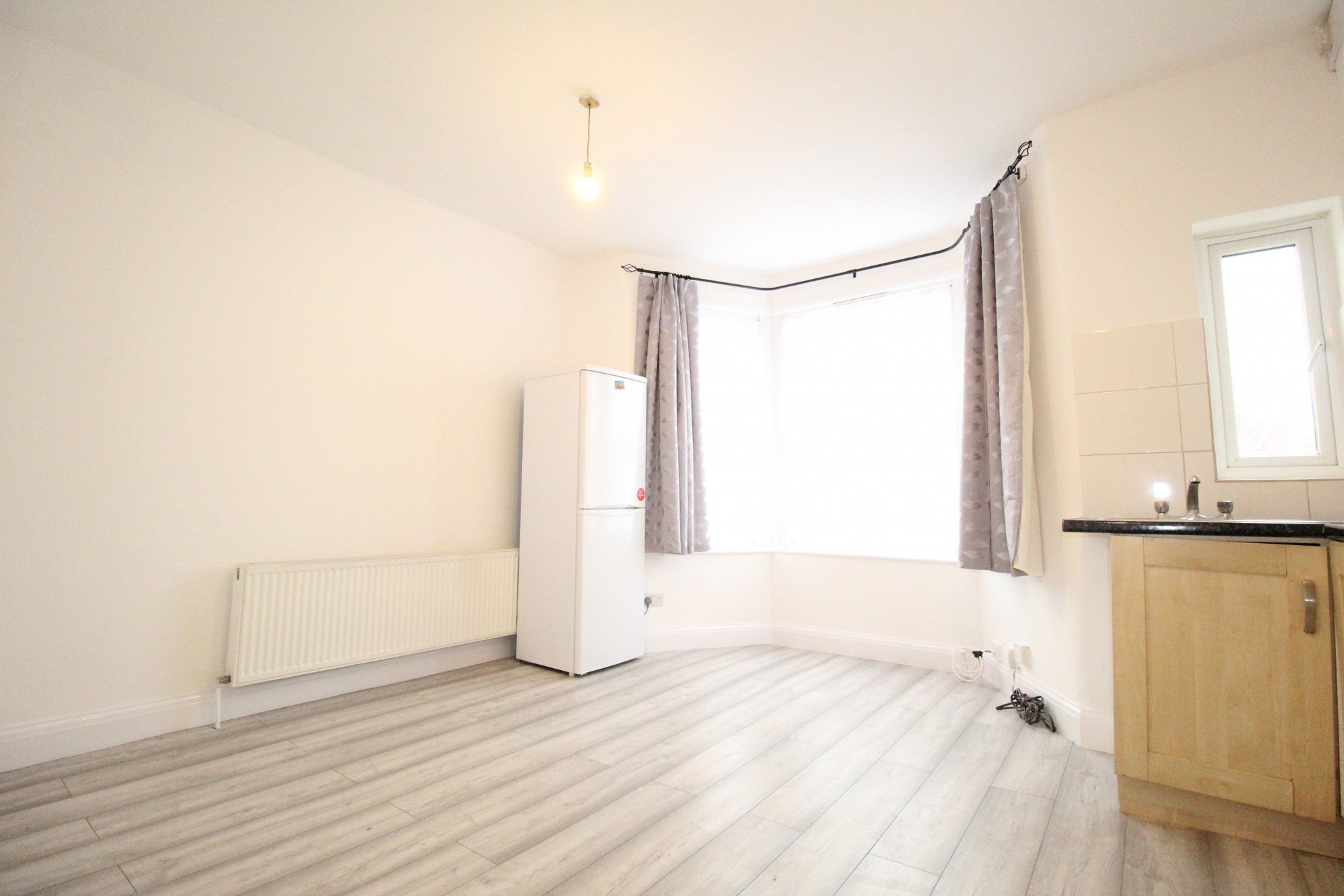 Flat Elgin Road in Greater London