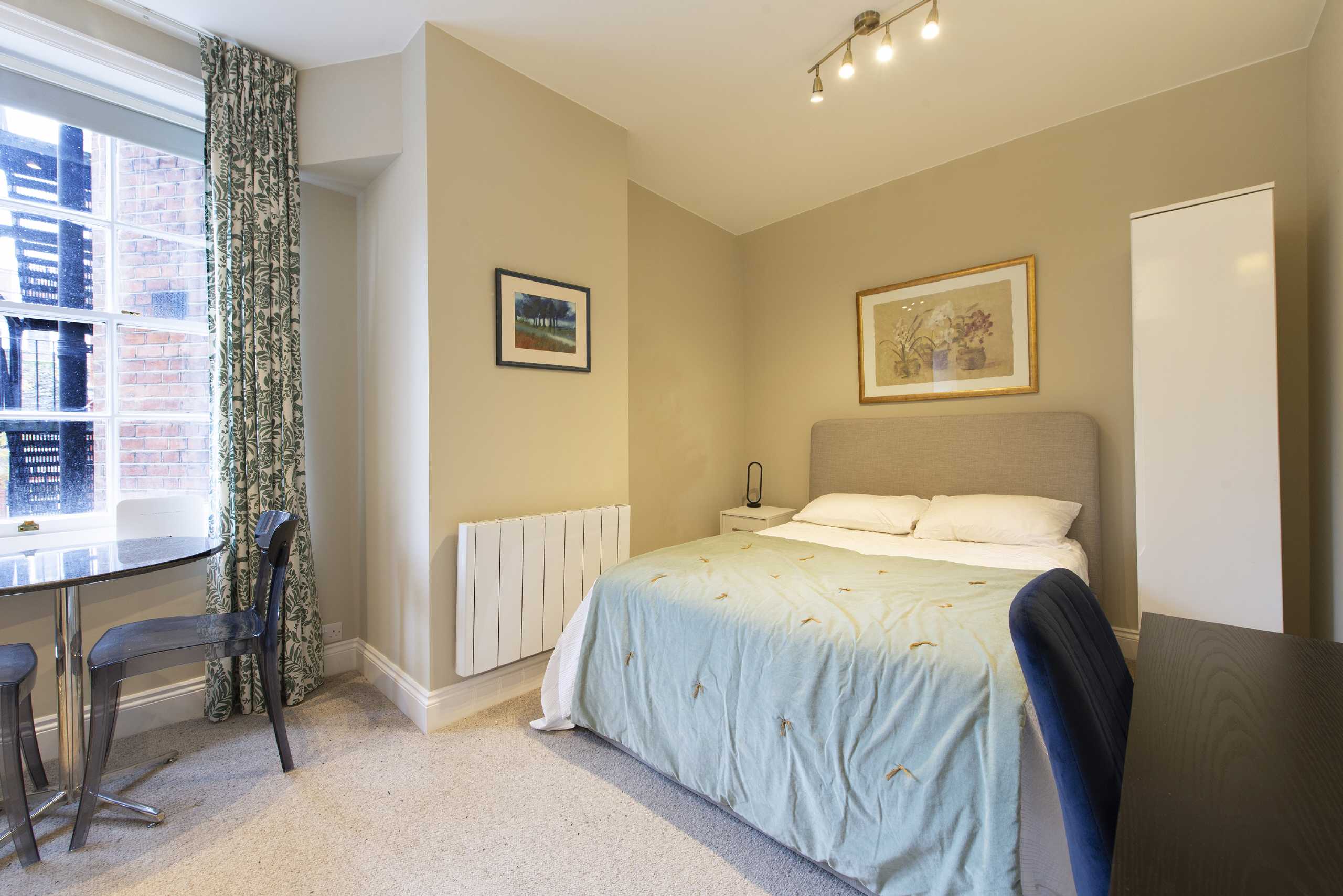 Flat Tavistock Place in Greater London
