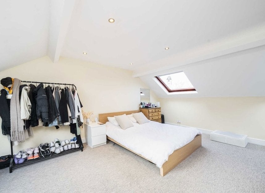 Flat Helix Gardens in Greater London