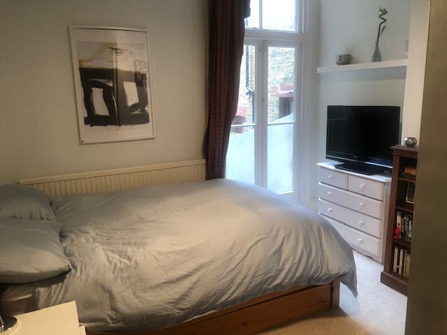 Room Avenue Park Road in Greater London