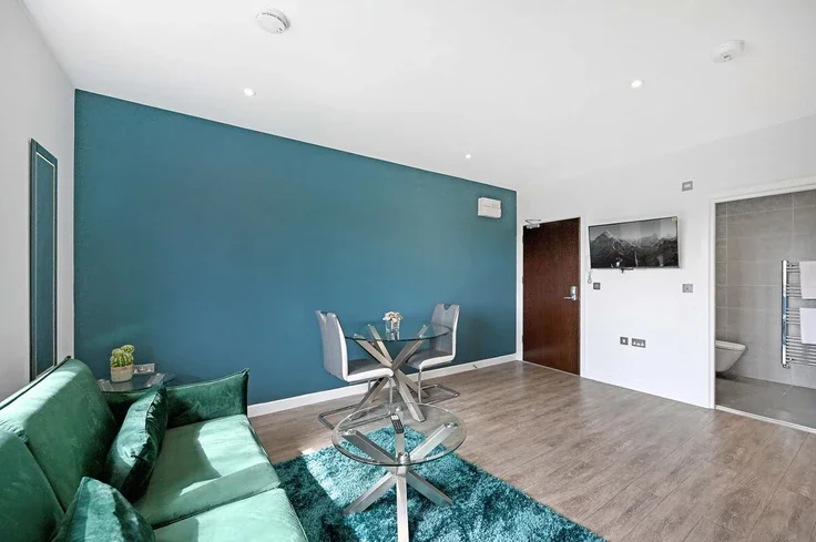 Flat Bridgeford Court in Milton Keynes