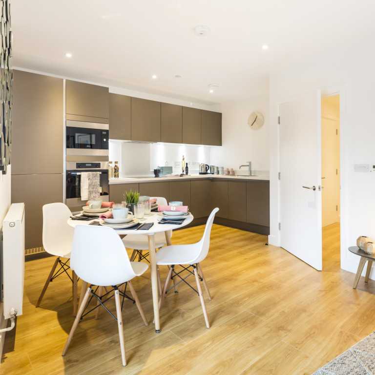 Room Station Road in Greater London