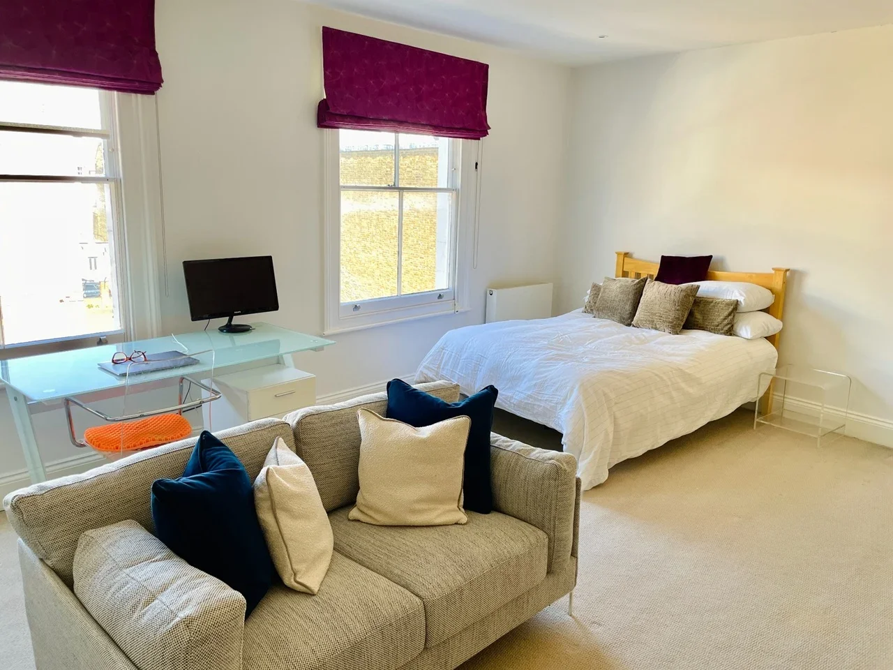 Room Peel Street in Greater London