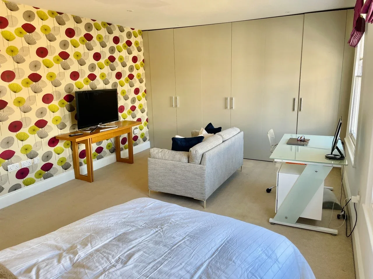 Room Peel Street in Greater London