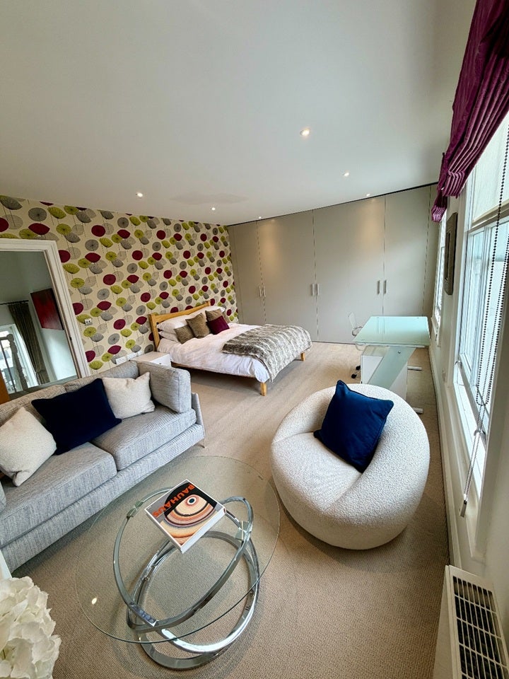 Room Peel Street in Greater London
