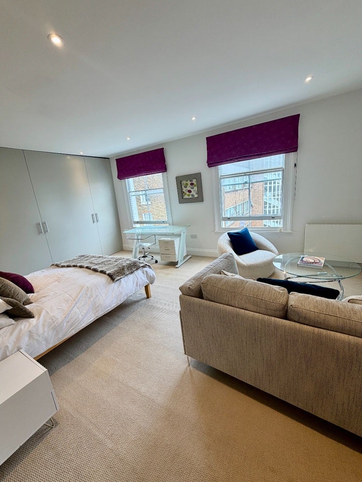 Room Peel Street in Greater London
