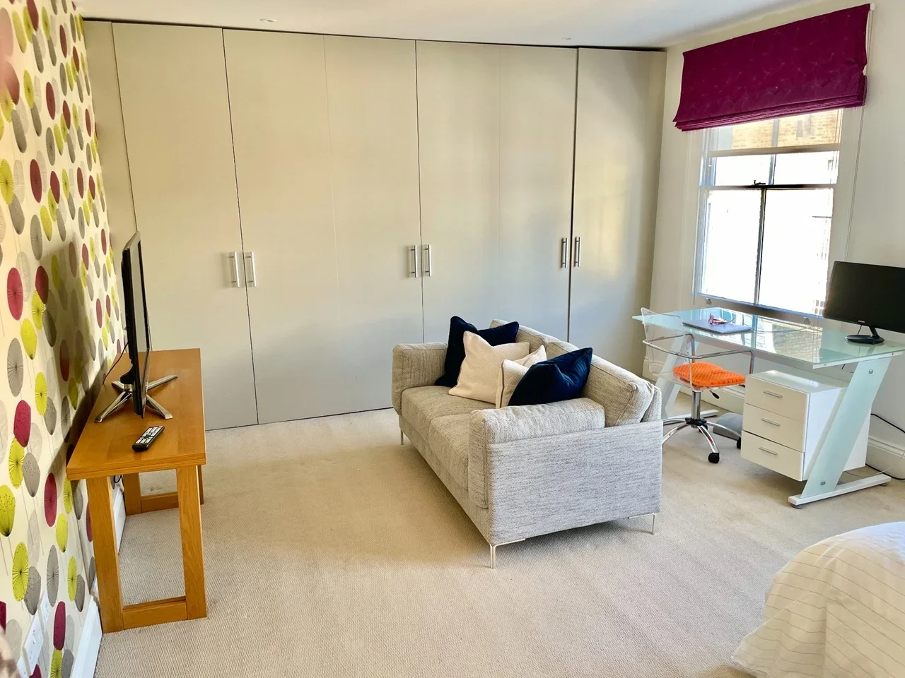Room Peel Street in Greater London