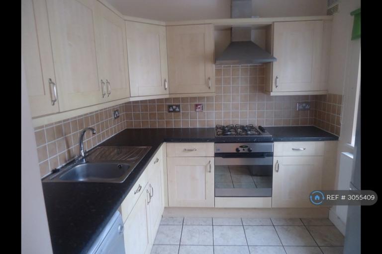 Flat Heathfield Road in Greater London