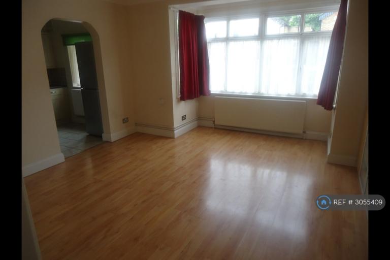 Flat Heathfield Road in Greater London