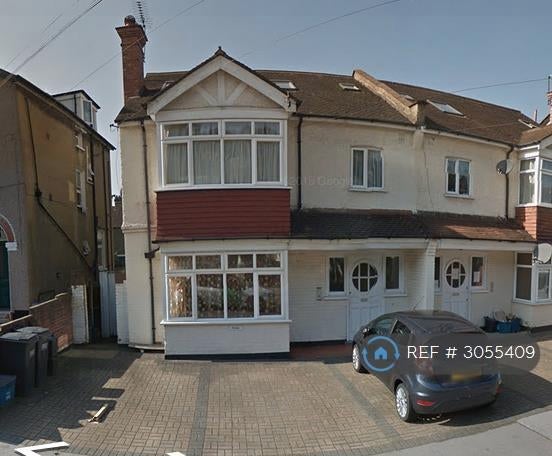 Flat Heathfield Road in Greater London
