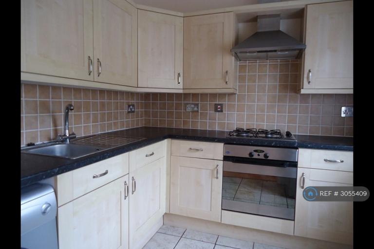 Flat Heathfield Road in Greater London