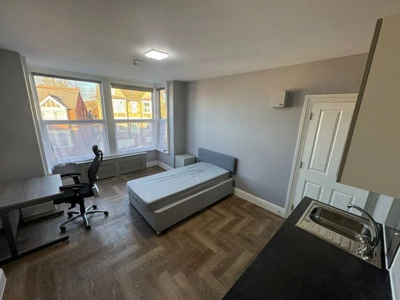 Flat Priory Road in High Wycombe