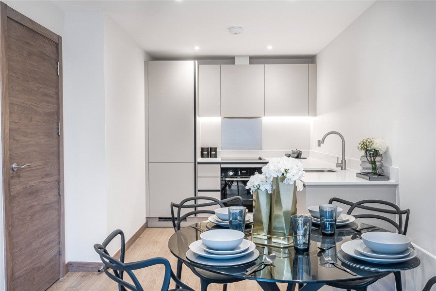 Flat Pyrford Road in Woking