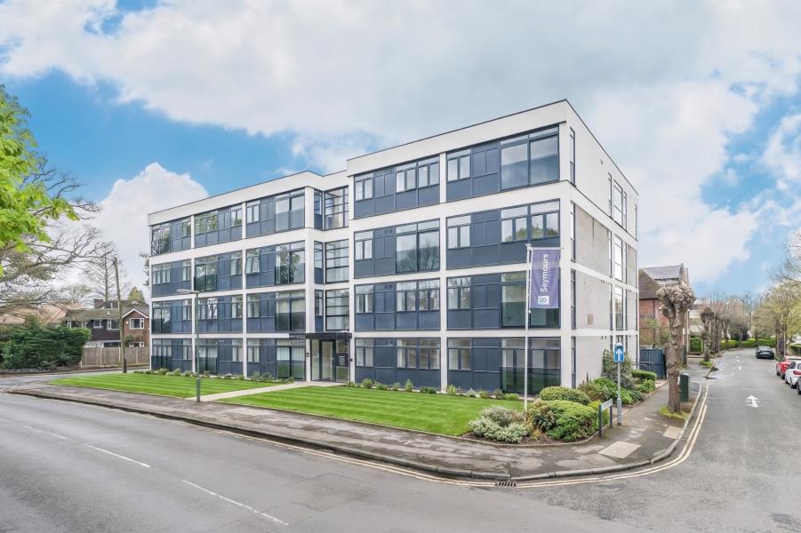 Flat Pyrford Road in Woking
