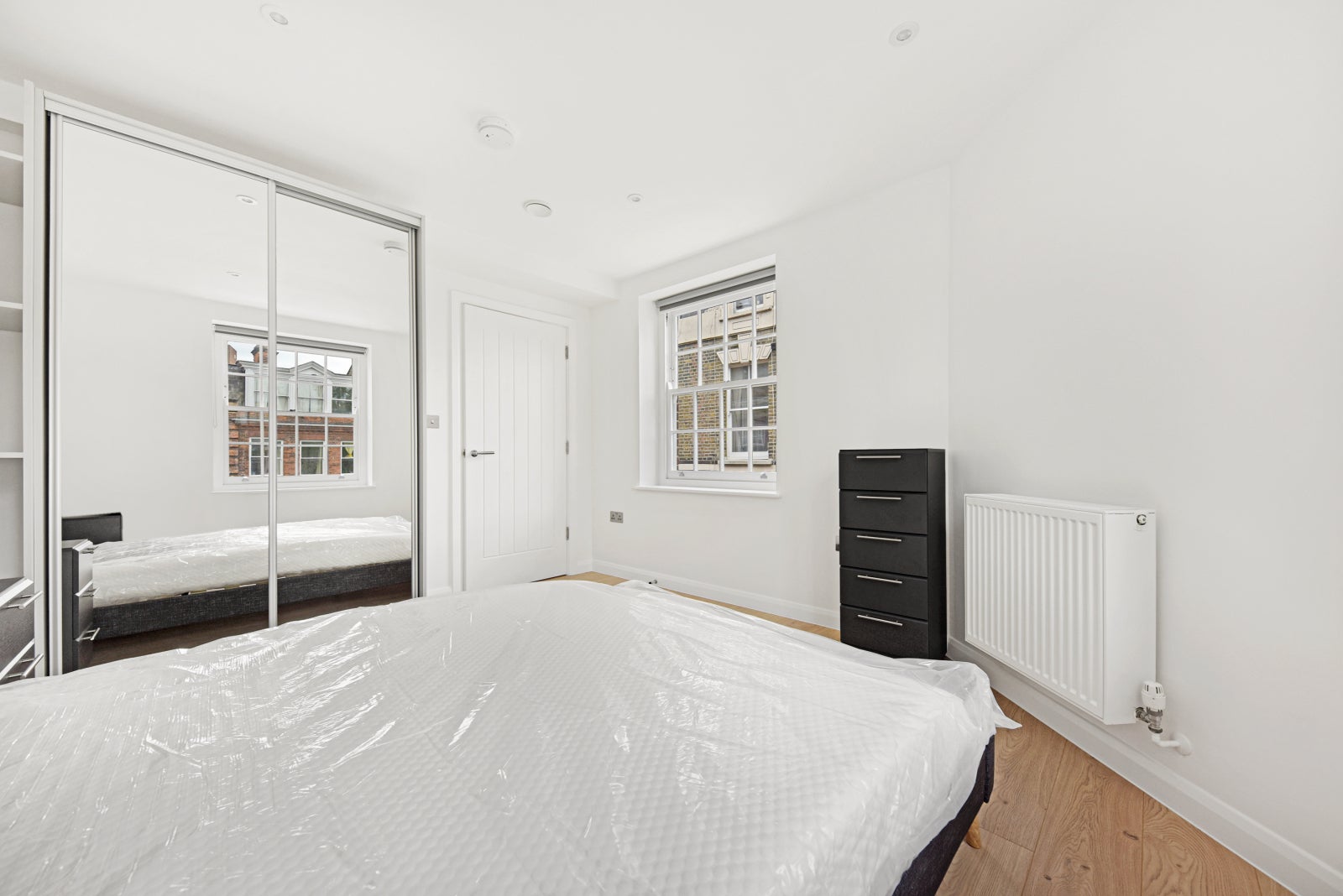 Flat Mare Street in Greater London