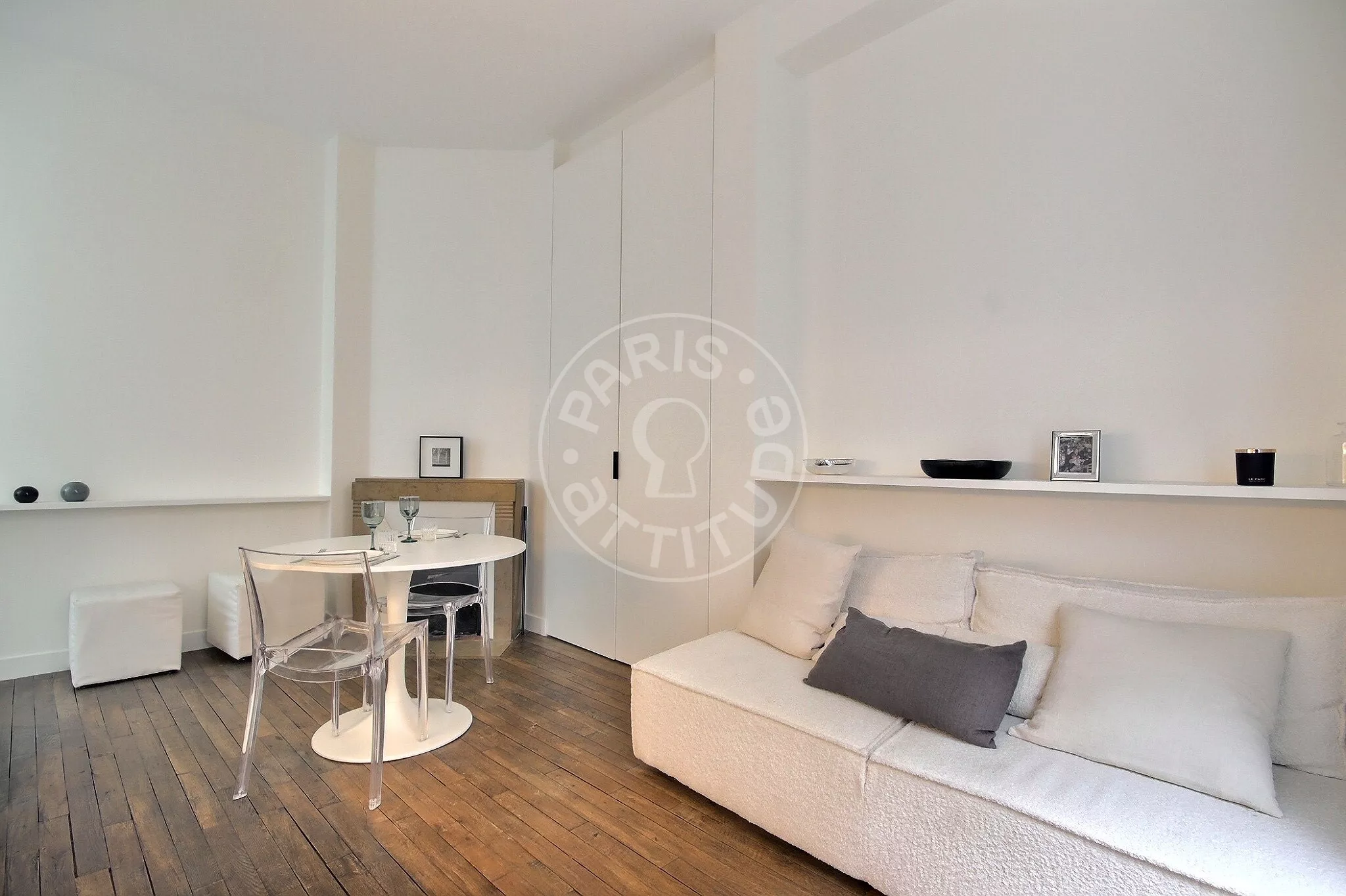 Flat Rue de Varenne in Paris