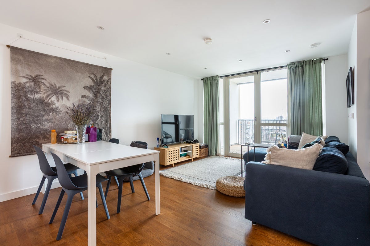 Flat Newby Place in Greater London