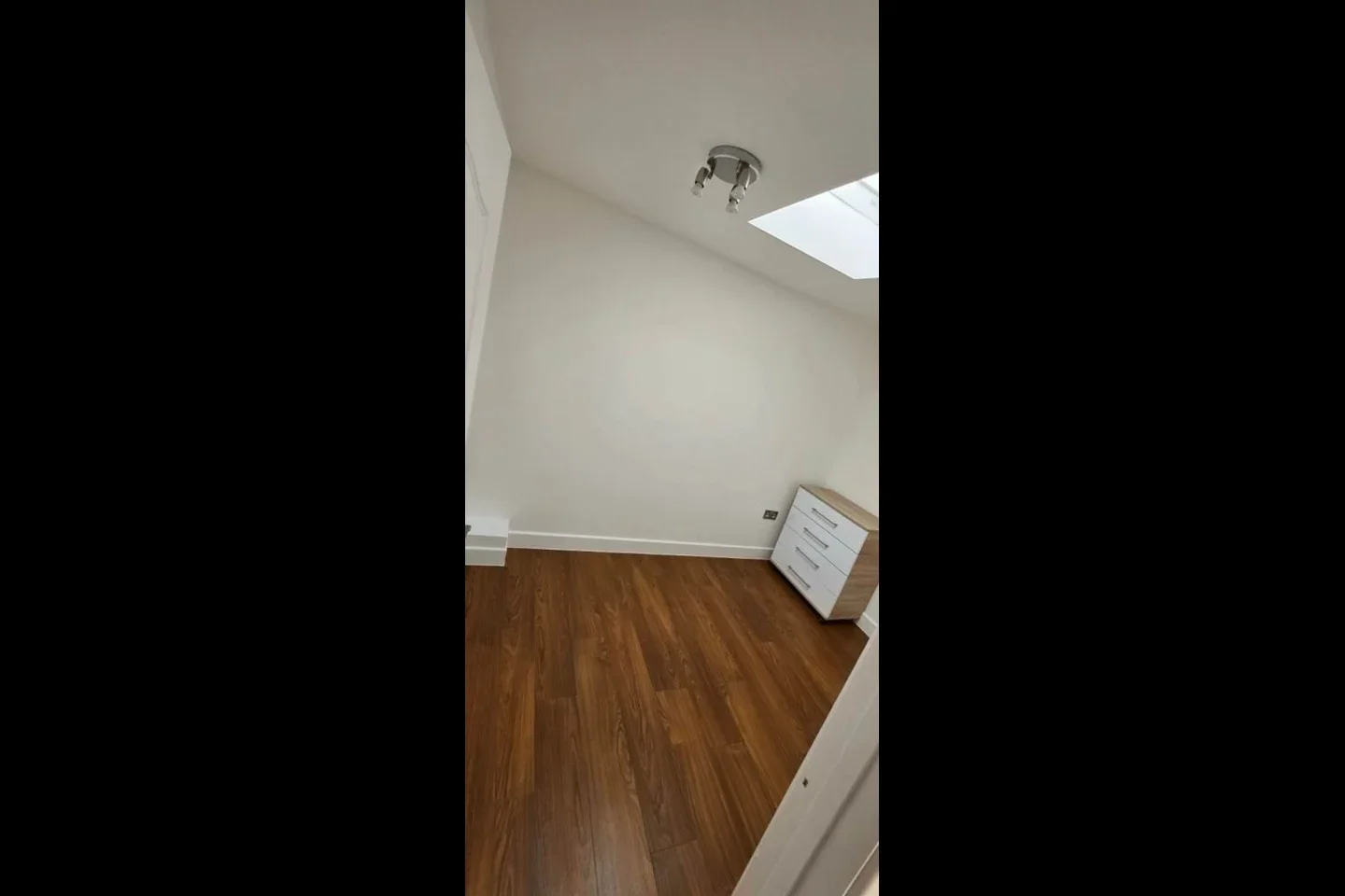 Room St James's Road in Greater London