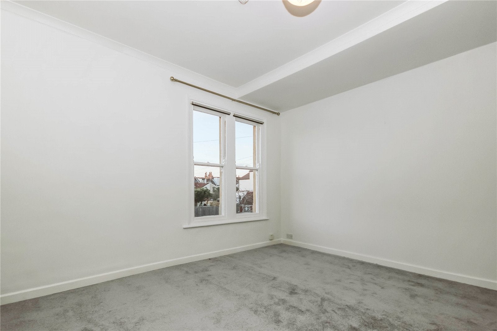 Flat Halsbury Road in Bristol