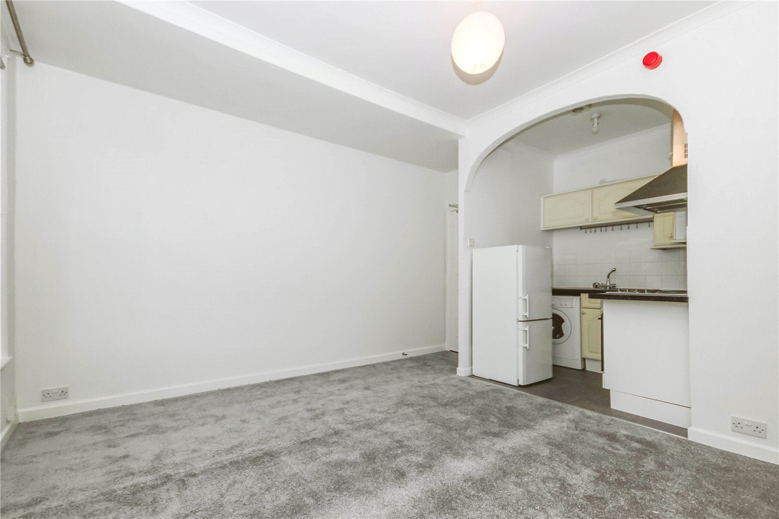 Flat Halsbury Road in Bristol