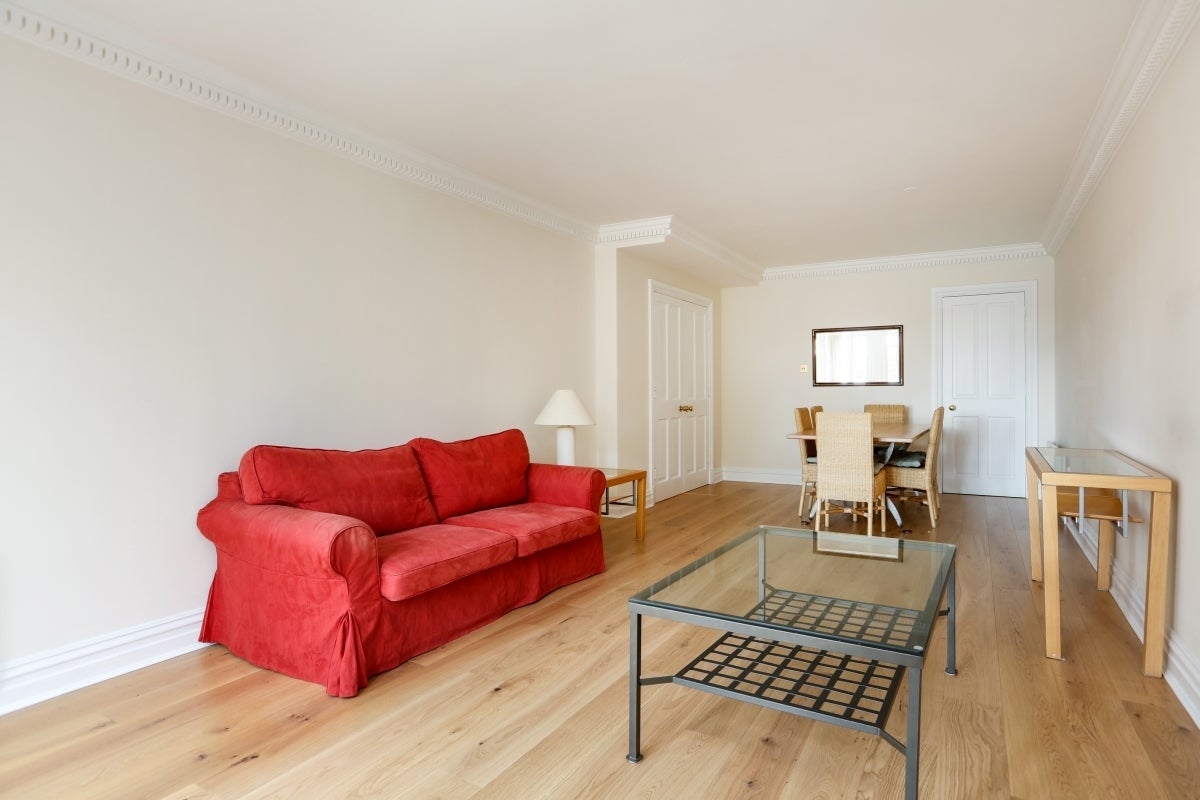 Flat Clevedon Road in London