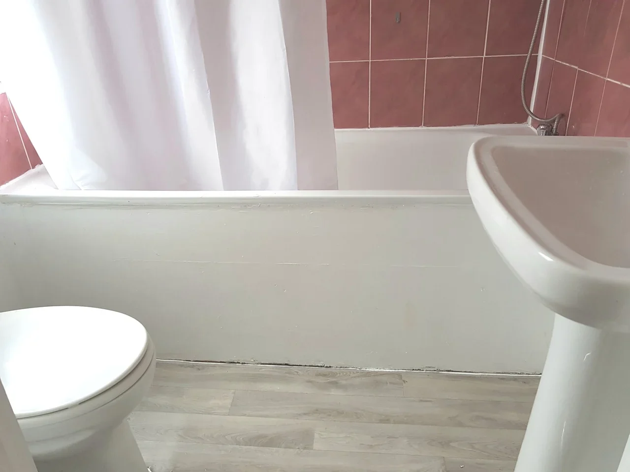 Flat Wightman Road in Greater London