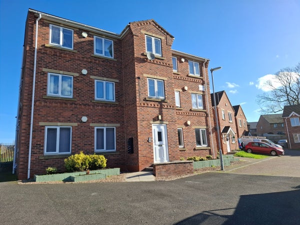 Flat Thornwood Close in Thurnscoe