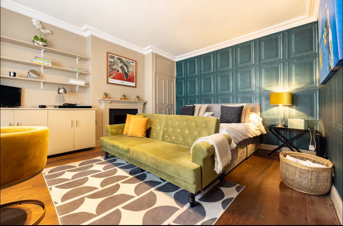 Flat Philbeach Gardens in Greater London