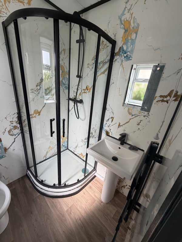 Room Crossways Road in Bristol