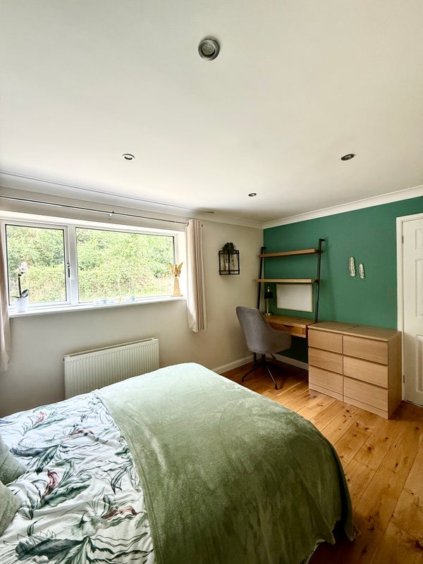 Room Hudson Close in Poole