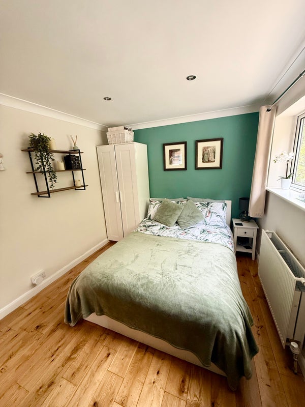 Room Hudson Close in Poole