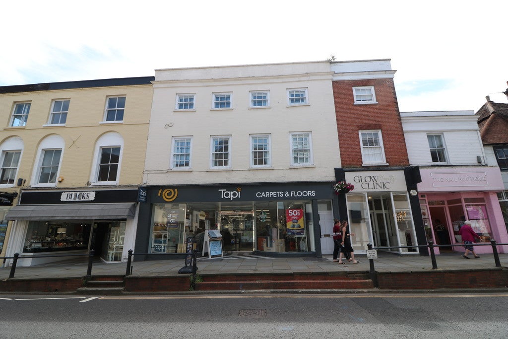 Flat Farnborough Passage in Mole Valley
