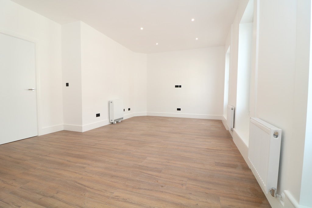 Flat Farnborough Passage in Mole Valley