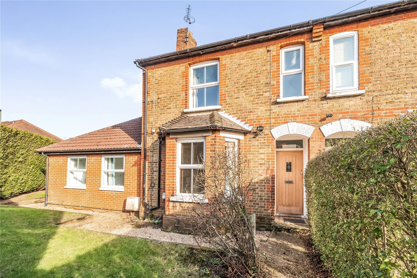 Flat Manor Road in Guildford