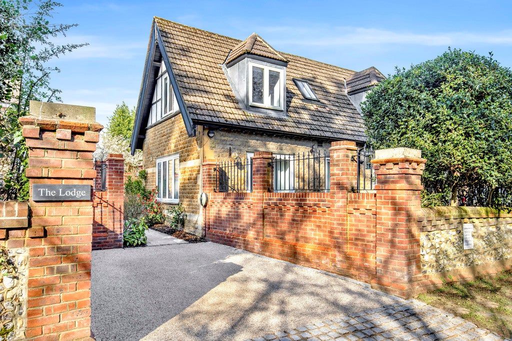 House Ringley Park Road in Reigate and Banstead