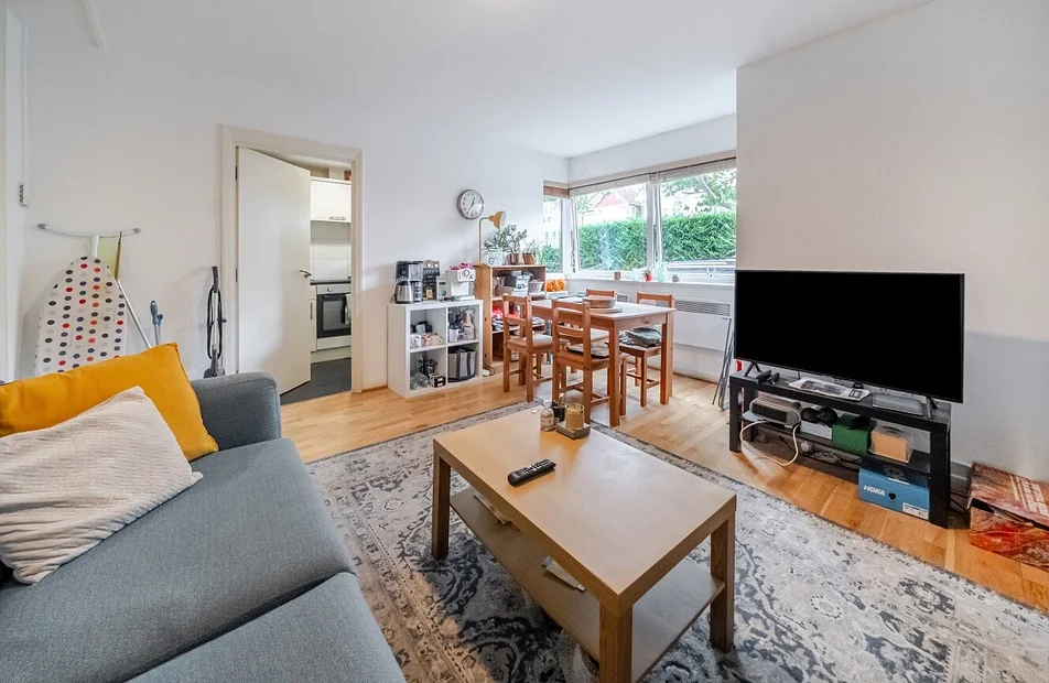 Flat Sudbrooke Road in Greater London